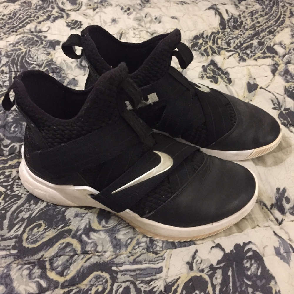 EUC LeBron Soldier Basketball Shoes